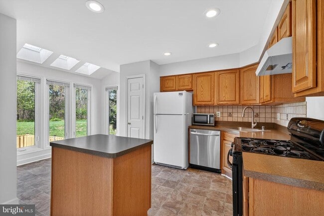 Building Photo - 6142 Joust Ln