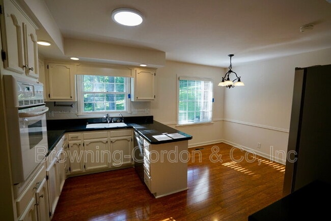 Building Photo - 5345 Green Valley Ct
