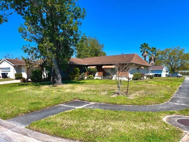 Building Photo - 5005 Lindsay Ct