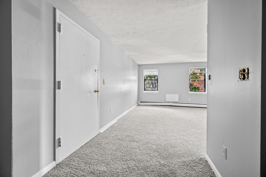 Primary Photo - 30 Long St