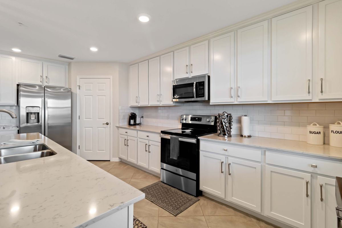 Building Photo - 10805 Tarflower Dr