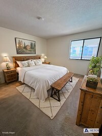 Building Photo - Awesome 1 - Bedroom / 1-Bath Penthouse Uni...