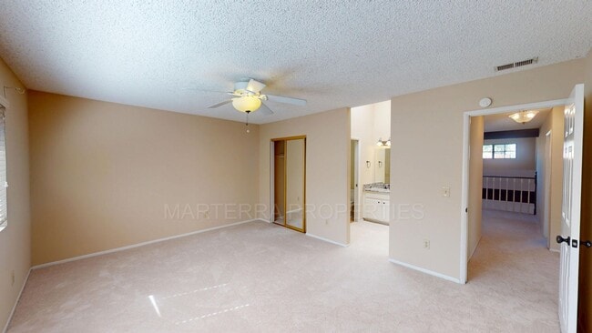 Building Photo - 3 Bed/2.5 Bath Townhome In Eastside Costa ...