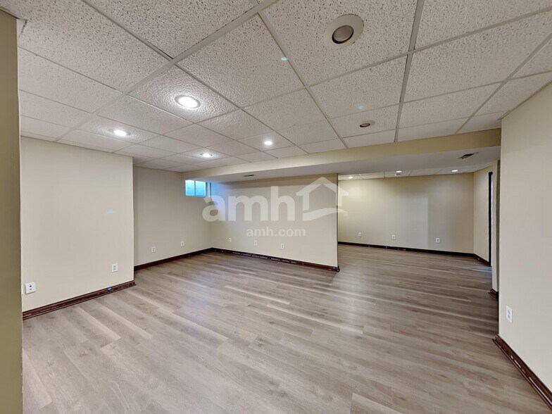 Building Photo - 1209 Nottingham Rd