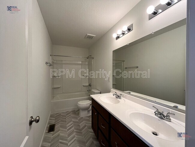Building Photo - Beautiful home is ready for you!