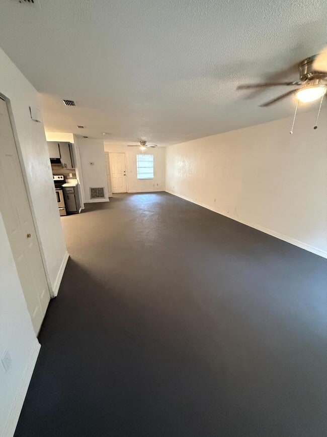 Building Photo - 1587 Sunset Ln