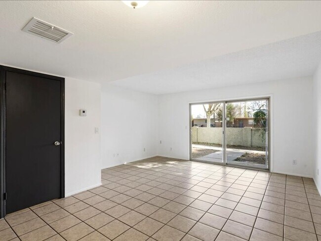 Building Photo - Charming 2BR Condo in Tempe