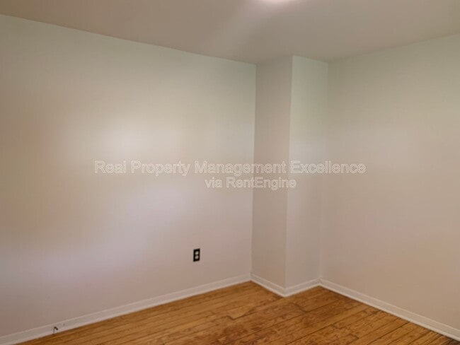 Building Photo - 410 W Watson St