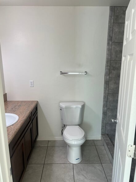 Building Photo - 1176 Menta Ct