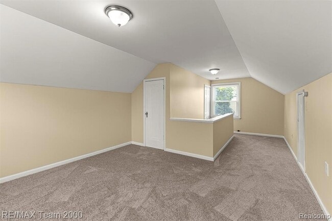 Building Photo - 3339 Lincoln St