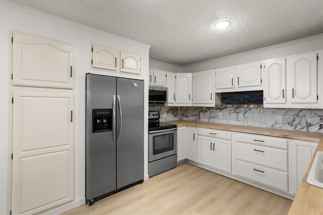 Building Photo - 8725 Erie Ln