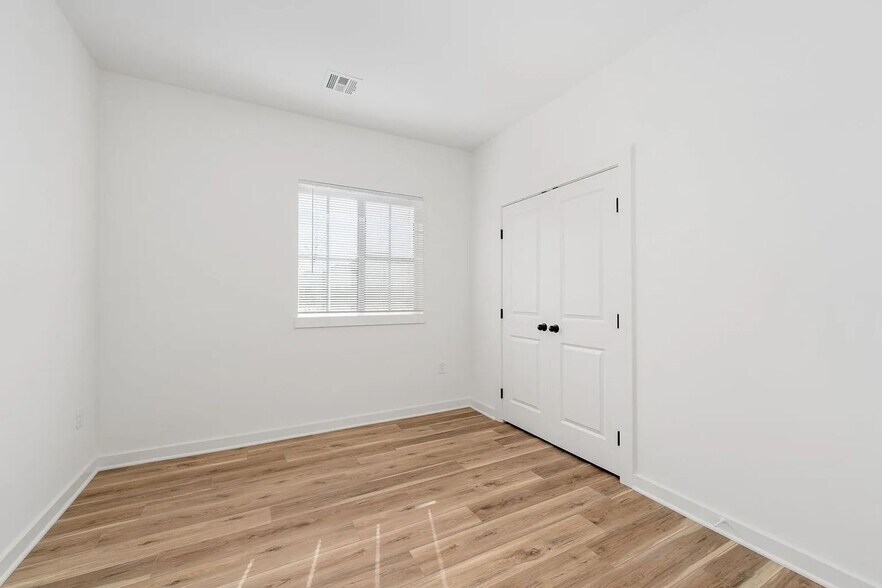 Building Photo - 2333 S Spg Hl Ct