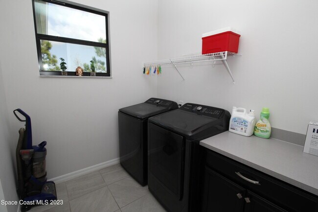 Building Photo - 3039 Burghley Park Way