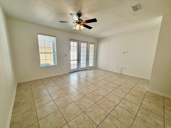 Building Photo - Lake Sawyer - Luxury 3/2.5 Condo