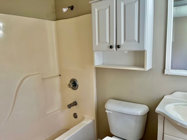 Building Photo - 15 Glenda Dr SW