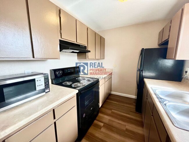 Primary Photo - 4340 Loomis Ave