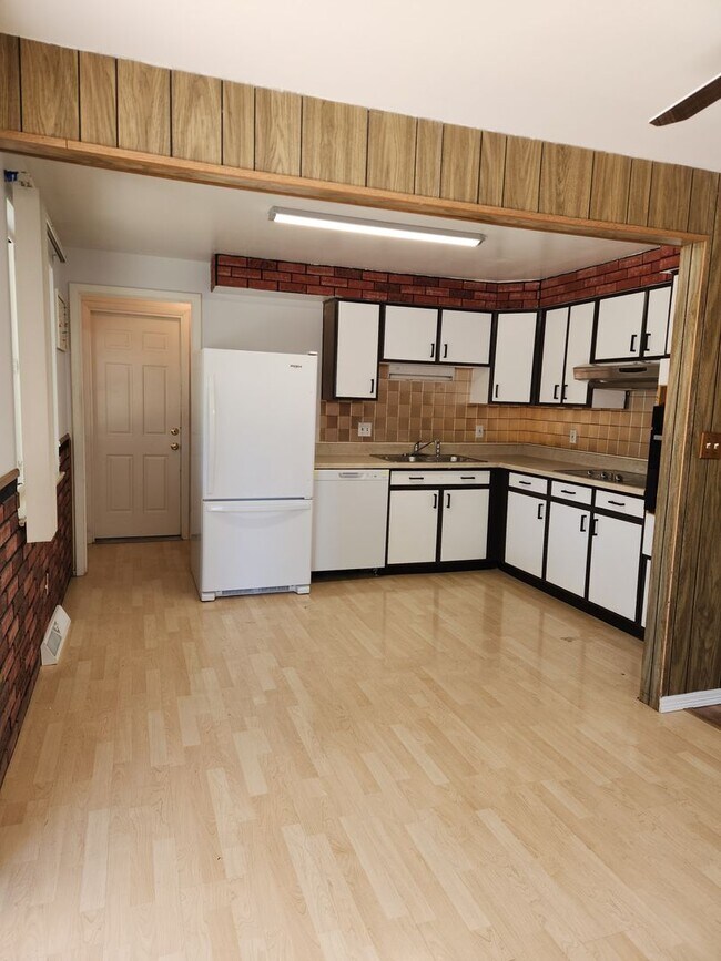 Building Photo - Price reduced!!! Nice Ranch Style home in ...