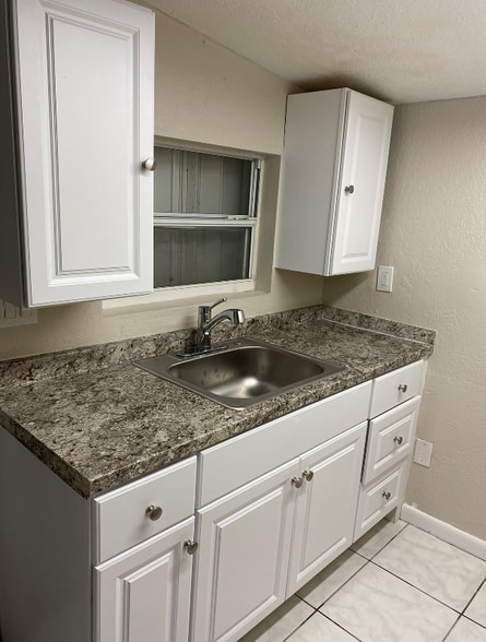 Building Photo - 1219 S 10th St