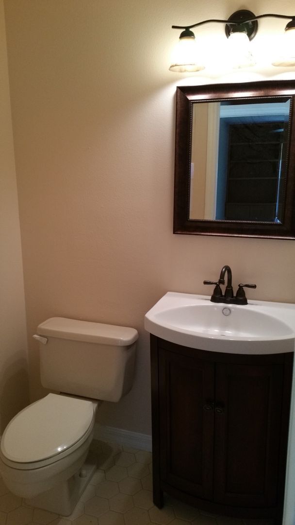 Building Photo - Spacious 4/2.5 Pool Home with 2-Car Garage...