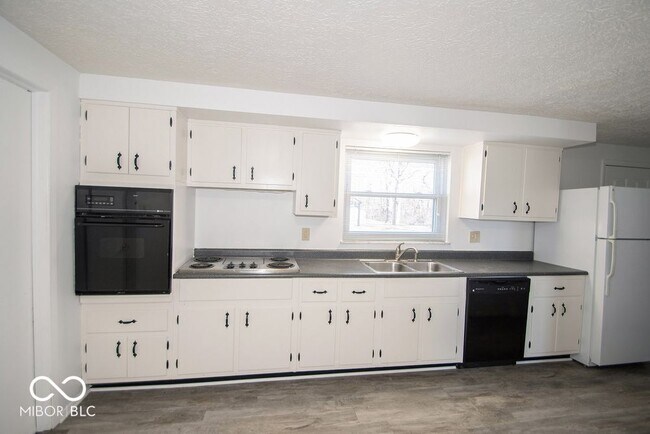Building Photo - 8636 E Edgewood Ave