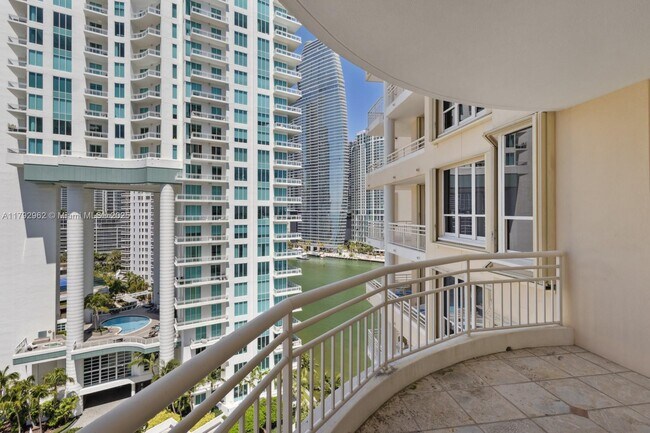 Building Photo - 888 Brickell Key Dr