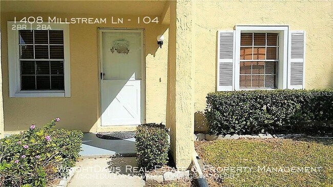 Building Photo - Lake Tiffany of Dunedin Offers 2/2!