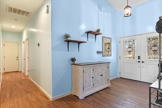 Building Photo - Stallion Springs Home!