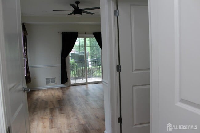 Building Photo - 611 Doral Ct
