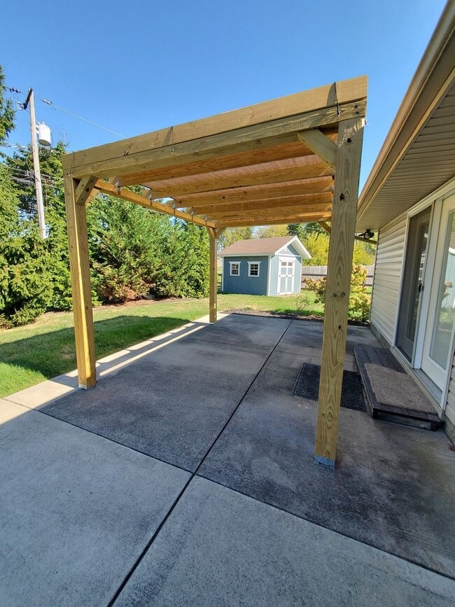 Building Photo - 3-bedroom 2 Full Bath Ranch Home