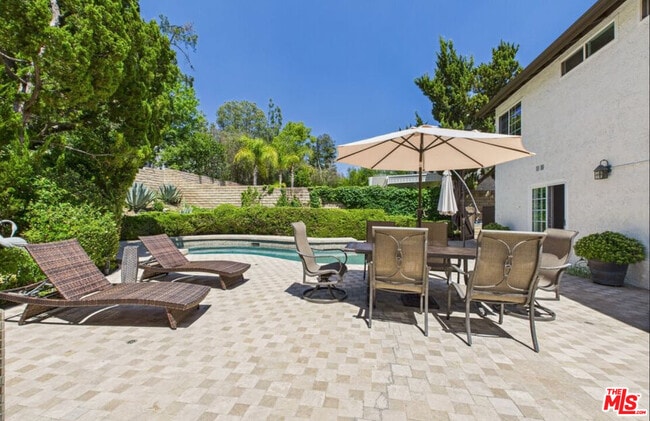 Building Photo - 26065 Redbluff Dr