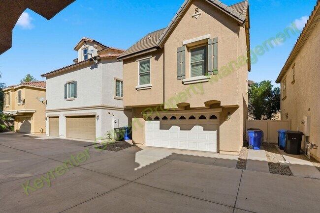 Building Photo - Charming Gilbert Home in The Gardens Community!