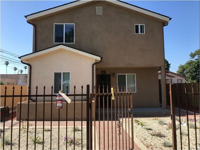 Building Photo - 75(611)