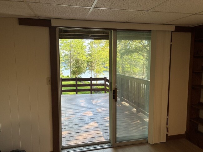 Building Photo - WATERFRONTAGE 1BR/1BA