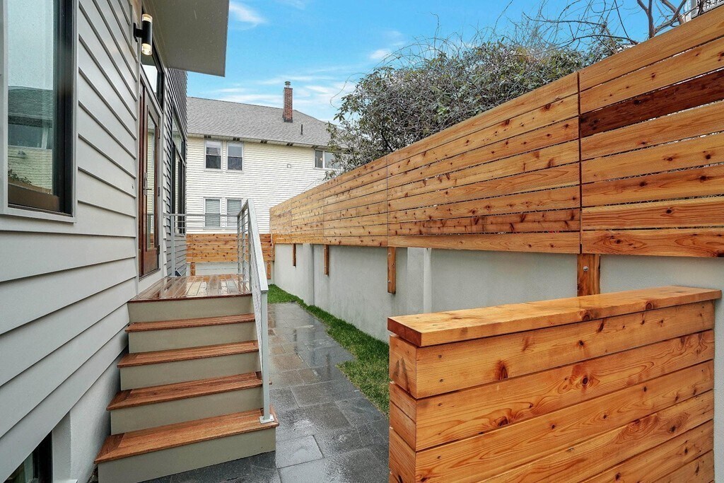 Building Photo - 297 Concord Ave