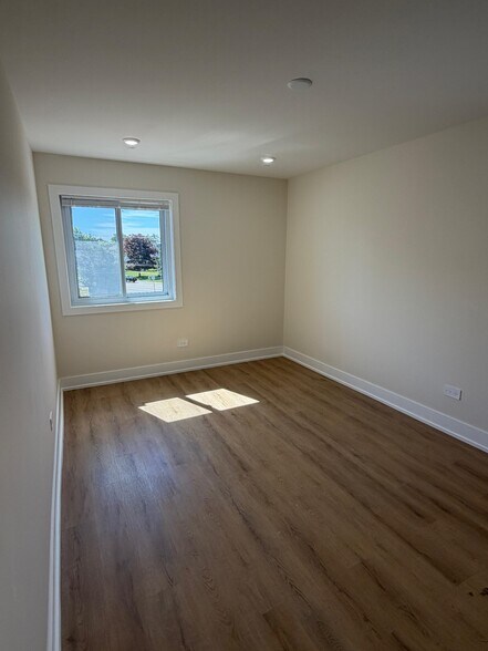 Building Photo - 10205 Dearlove Rd