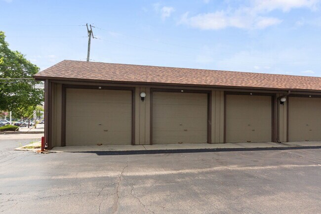Building Photo - 620 N Hough St