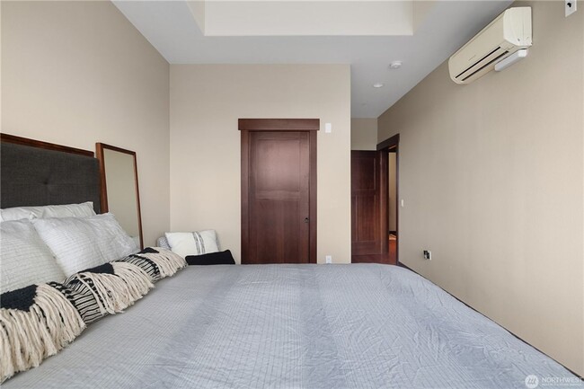 Building Photo - Top Floor Condo for rent!