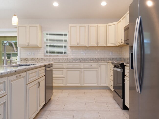 Building Photo - RENT THIS WITH ZERO DEPOSIT