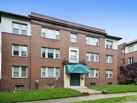 Front of Building - 1210 Perry St NE