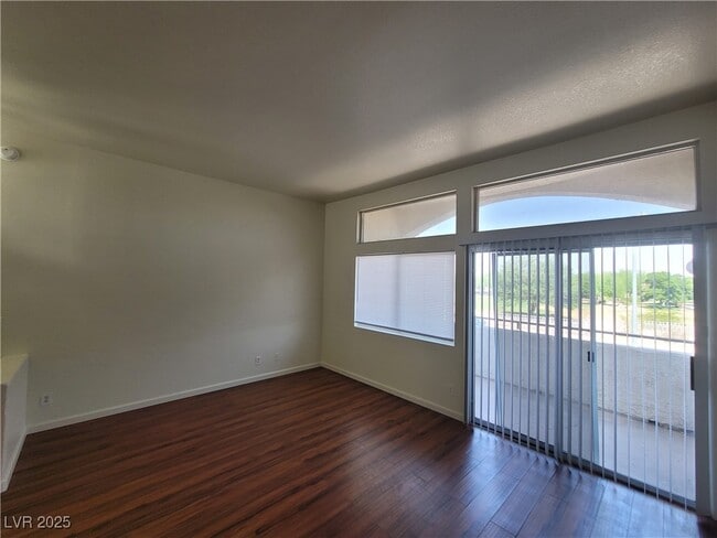 Building Photo - 3125 N Buffalo Dr