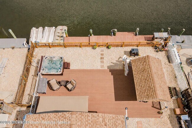 Building Photo - 13 Clearwater Way