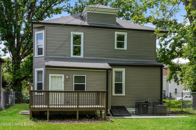 Building Photo - 3819 River Park Dr