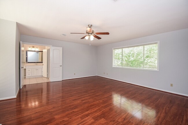 Building Photo - 201 Vanderpool Ln