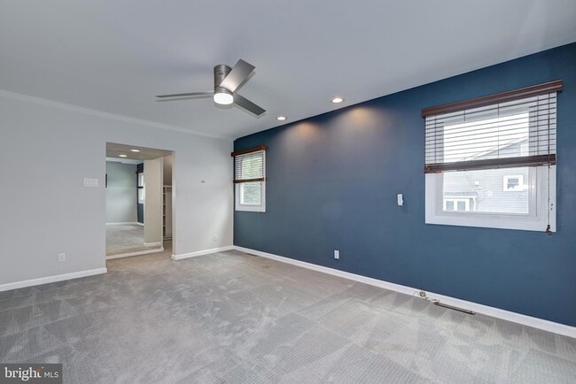 Building Photo - 1717 Country Club Dr