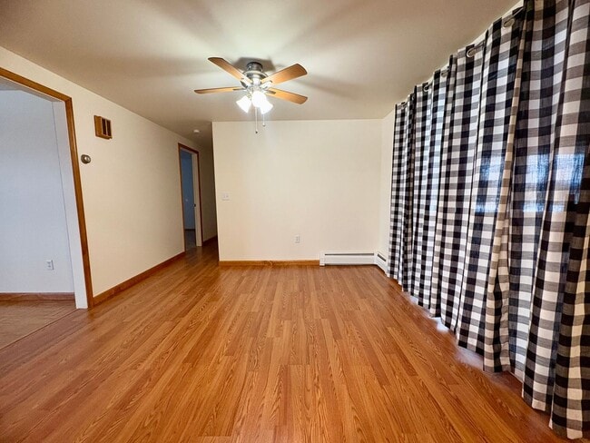 Building Photo - 3 Bedroom Rancher in Lebanon!