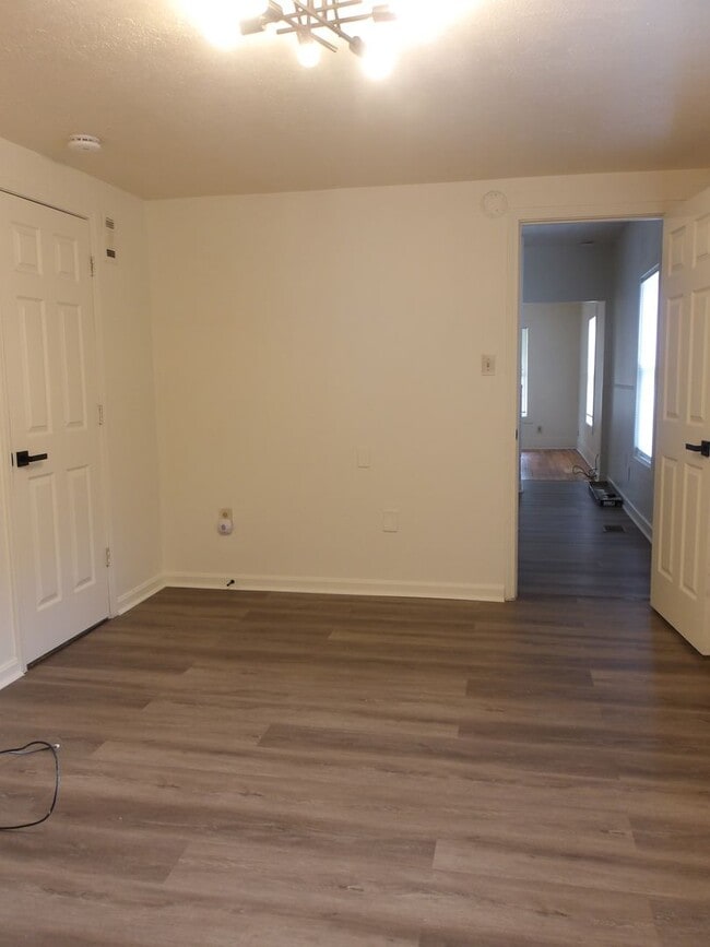 Building Photo - Remodeled 3BR/1BA House off of Taylor Blvd.