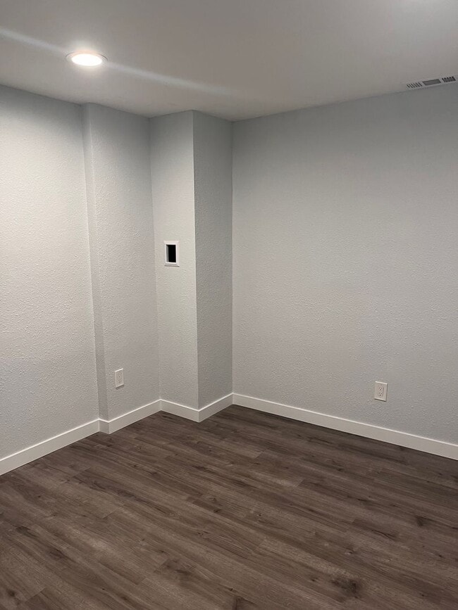 Building Photo - 5622 35th Ave E