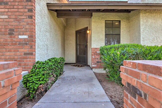 Building Photo - 170 E Guadalupe Rd