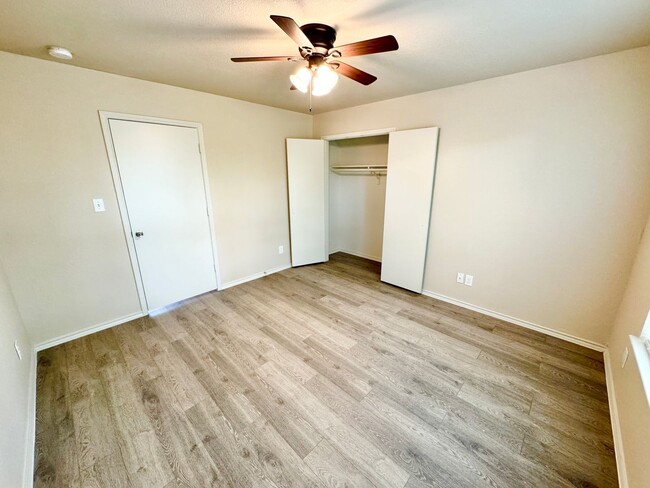 Building Photo - Updated 4 Bed 2.5 Bath Home - Close to TWU!