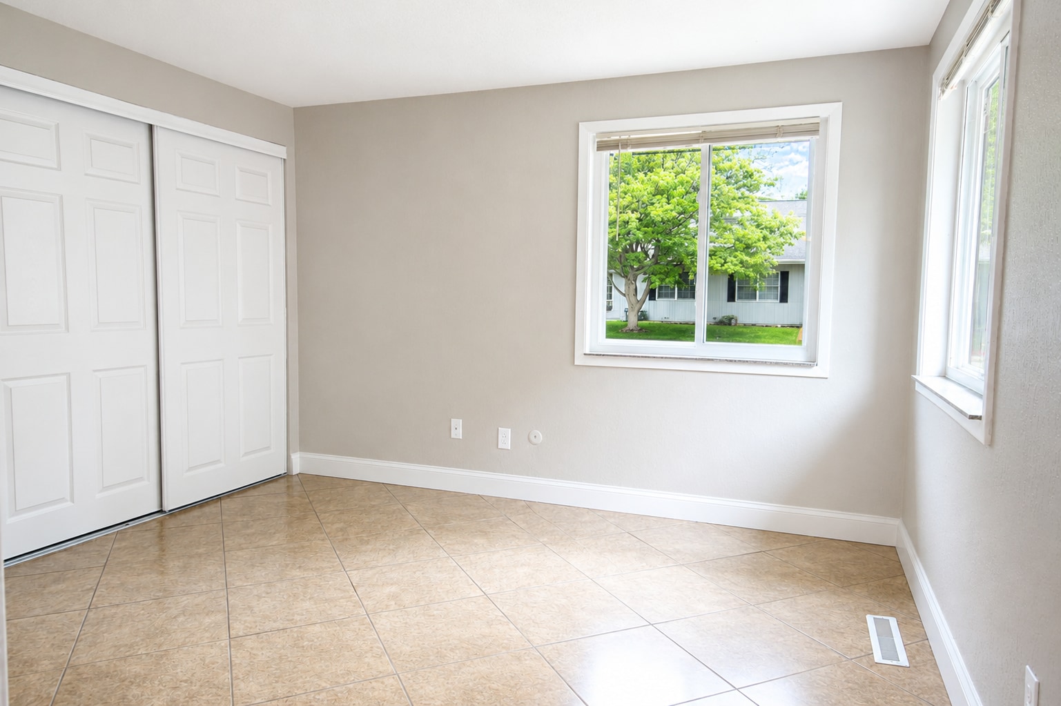 Building Photo - 370 Villabrook Dr